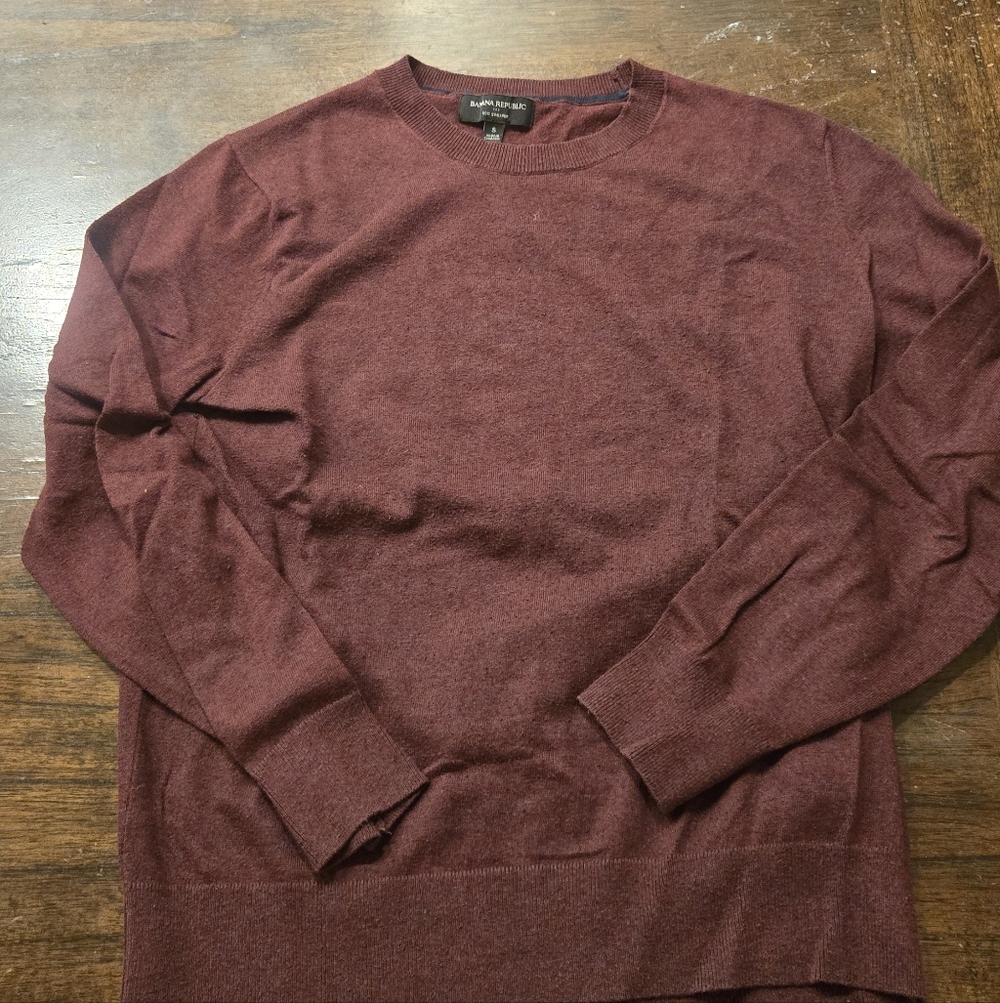Banana Republic Factory Men's Maroon Crewneck Sweater